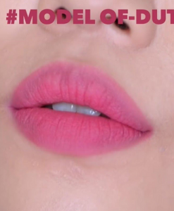 son-macliquid-lipcolour-model-off-duty